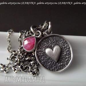 rubinowe love romantyczny naszyjnik z serduszkiem, srebro oksydowane serduszko