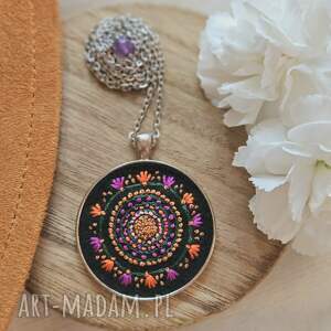 handmade naszyjniki naszyjnik mandala boho pomarańczowo - różowa z agatem na czarnym