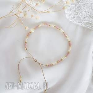 bransoletka z drobnych koralików, biżuteria handmade nić jubilerska, pomysł