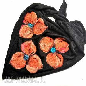 ręczne wykonanie chustki i apaszki czarna chusta handmade wełniana, elementy filcowane