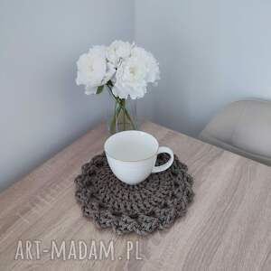 Okrągła szydełkowa podkładka pod kubki 26 cm