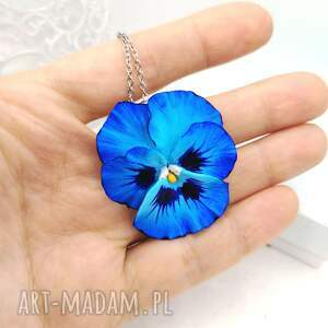 naszyjnik z bratkiem, biżuteria handmade, glina polimerowa, stal nierdzewna