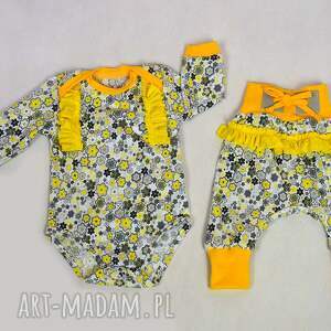 komplet niemowlęcy body spodenki żółte kwiatki, spodnie
