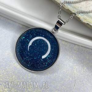 lśniący jak rozgwieżdżone niebo Dolunay e35/34, okrągły wisior