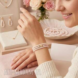 bransoletka z pudrowych koralików ze złotym sercem - potrójna, subtelna