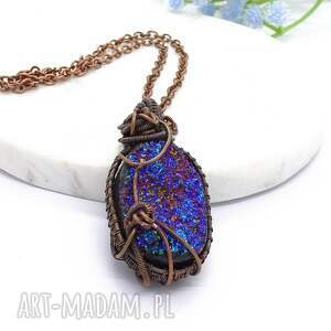 ladyc miedziany naszyjnik z agatem galwanizowanym, błyszczacy kamień, metaliczny