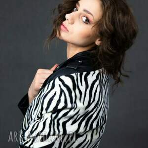 chustki i apaszki szal z futra w zebre etola wieczorowa