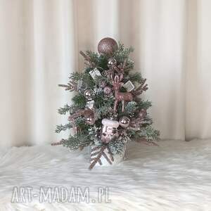 choinka z szyszek różowymi reniferami stroik na boże narodzenie led