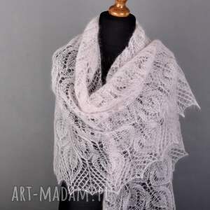 Prezent Delikatna chusta w ażurowe liście - bladoróżowa