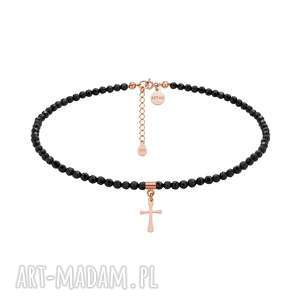 czarny choker z fasetowanego onyksu krzyżykiem różowego złota, naszyjnik