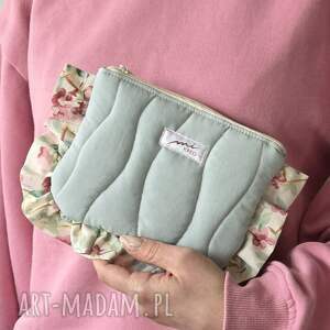 kosmetyczka kwiatowa z falbanką, saszetka, styl romantyczny