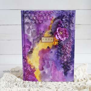 ręcznie wykonane mediowy kalendarz w fioletach