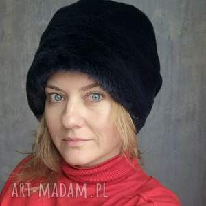 Futrzana czapka czarna krótki włos sztuczne futro granat