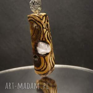 wisiorek z kwarcem - kwarc różowy i orzech pirografia, prezent