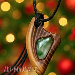 Prezent Wisiorek ręcznie rzeźbiony Akacja i Chalcedon drewno