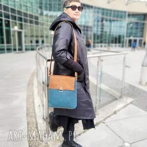 Listonoszka z klapką Ada kolor morski, torebka z klapą