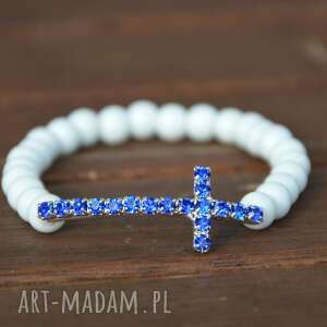handmade bracelet by sis: niebieski krzyż w białych koralach