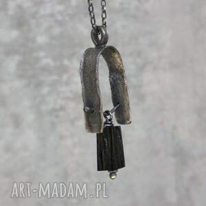 Wisior z czarnym turmalinem, surowy turmalin, czarny