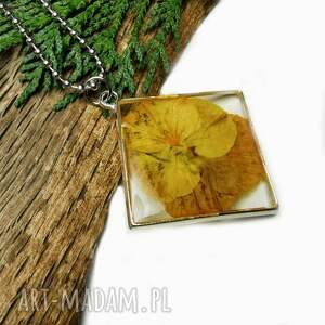 z bratkiem z1639, z chabrami, wisiorek z żywicy