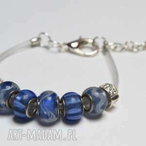 handmade prezenty na święta niebieska bransoletka z linki kauczukowej z koralikami