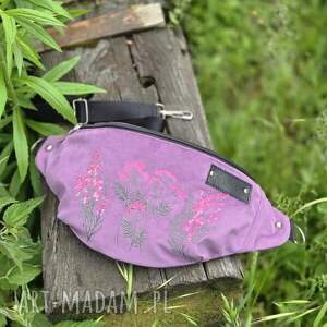 Prezent Nerka L pojemna fioletowa kwiaty, saszetka