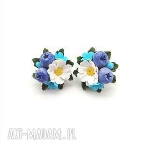 kolczyki sztyfty z rumiankiem, jagodą i niezapominajkami, glina polimerowa