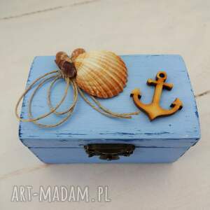 niebieskie, drewniane pudełeczko z muszelką i kotwicą na obrączki, ślub plaży
