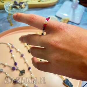 pierścionki z kamieniami naturalnymi