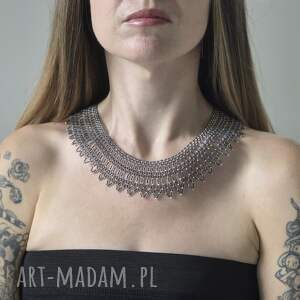 Ażurowy naszyjnik kołnierzyk z koralików szklanych