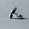 Fioletowy pierścionek z tytanem - stylowy artystyczny owalny