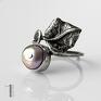 delikatny fleur - srebrny pierścionek z perłą naturalna