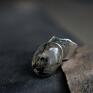 Srebrny pierścień z kwarcem turmalinowym - biżuteria z minerałami fakturowana obrączka