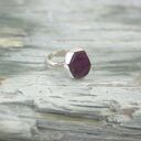 Regulowany pierścionek z rubinem