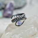 Lawendowy pierścionek spiralny z miedzi - wire wrapping