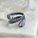 Lawendowy pierścionek spiralny z miedzi - wire wrapping