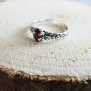 Pierścionek z Rubinem ze Srebra 925 "Skóra Krokodyla"