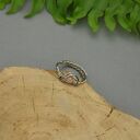 Regulowany pierścionek z kamieniem słonecznym w wire wrapping
