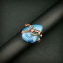 Regulowany pierścionek z dużym niebieskim agatem w wire wrapping