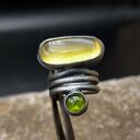 Masywny pierścionek z bursztynem i peridotem (srebro 925)