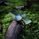 Pierścionek z niebieskim ogniem