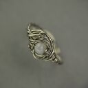 Regulowany pierścionek z kamieniem księżycowym w technice wire wrapping