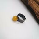 Pierścionek z mleczną kulą bursztynową