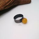 Pierścionek z mleczną kulą bursztynową