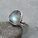 Pierścionek z niebieskim ogniem