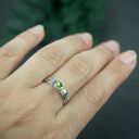 SREBRNY PIERŚCIONEK Z OLIWINEM I PODWÓJNĄ OBRĄCZKĄ, pierścionek z zielonym oczkiem