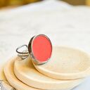 Red statement - pierścionek z czerwonym szkłem, geometryczny