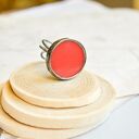 Red statement - pierścionek z czerwonym szkłem, geometryczny