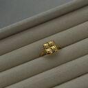 Złoty pierścionek z retro kwadratem