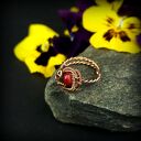 Regulowany pierścionek z koralem i miedzią (wire wrapping)