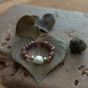 Pierścionek z jadeitem, hessonitem i perłą